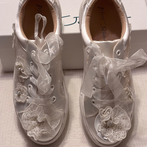 Betsey Johnson Shoes - Betsy Johnson SB-Pryce Ivory Sneakers with 3D Flowers 9.5  Lace Up NWT